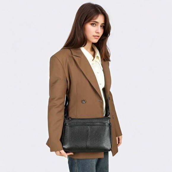 Stylish Women's Crossbody Handbag in Premium Black Leather – All-Day Comfort - Picture 4 of 8